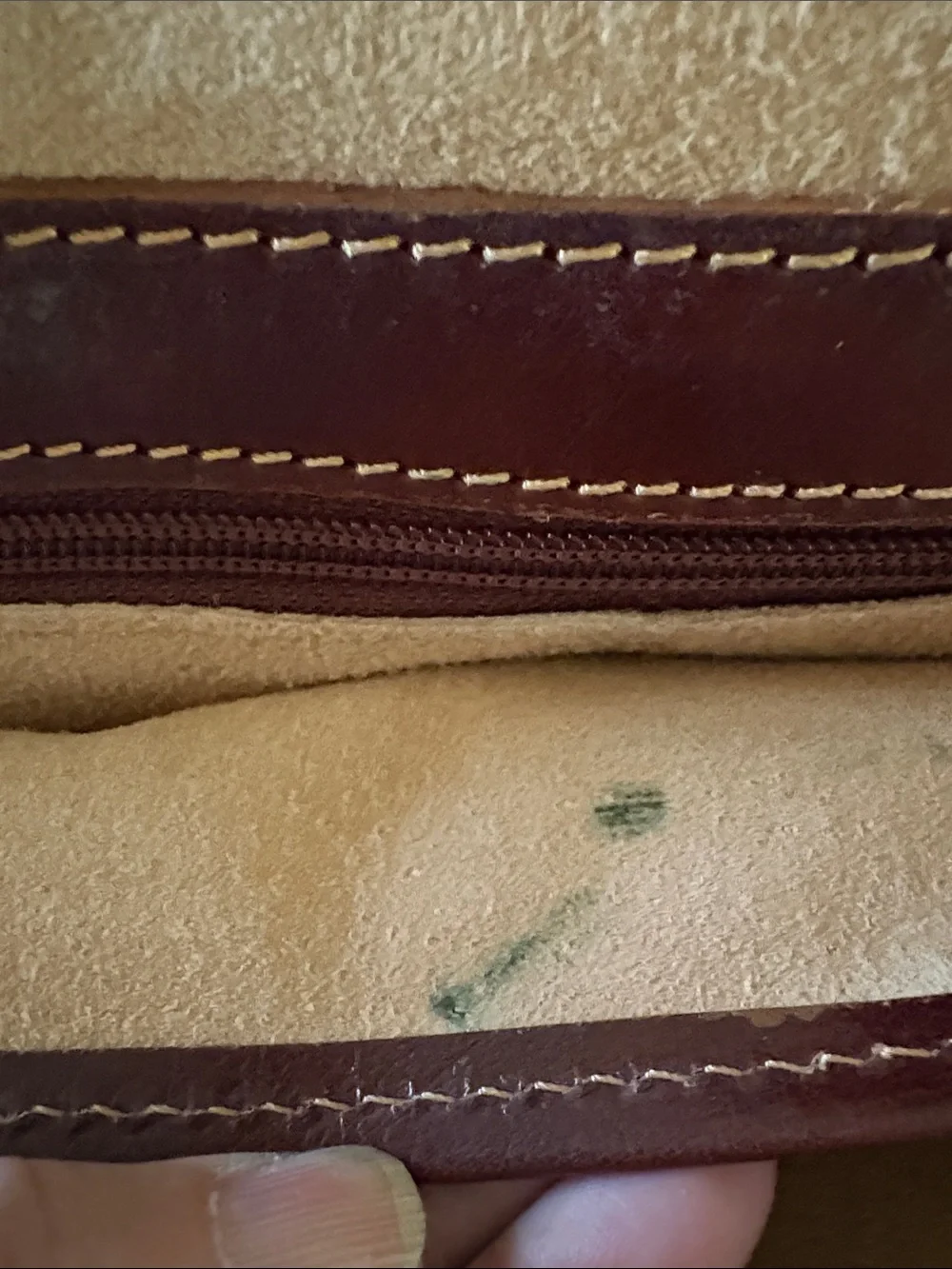Classic Brown Leather Messenger Bag with Adjustable Strap - Picture 5 of 10